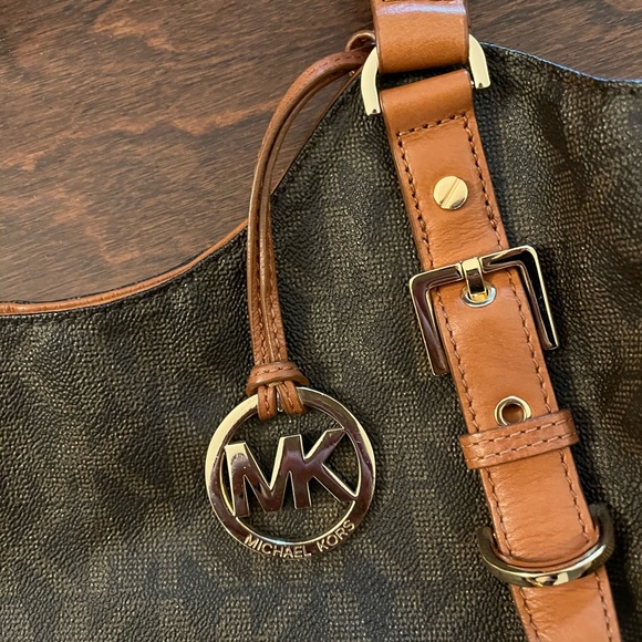 Michael Kors Milo - Picture 4 of 9